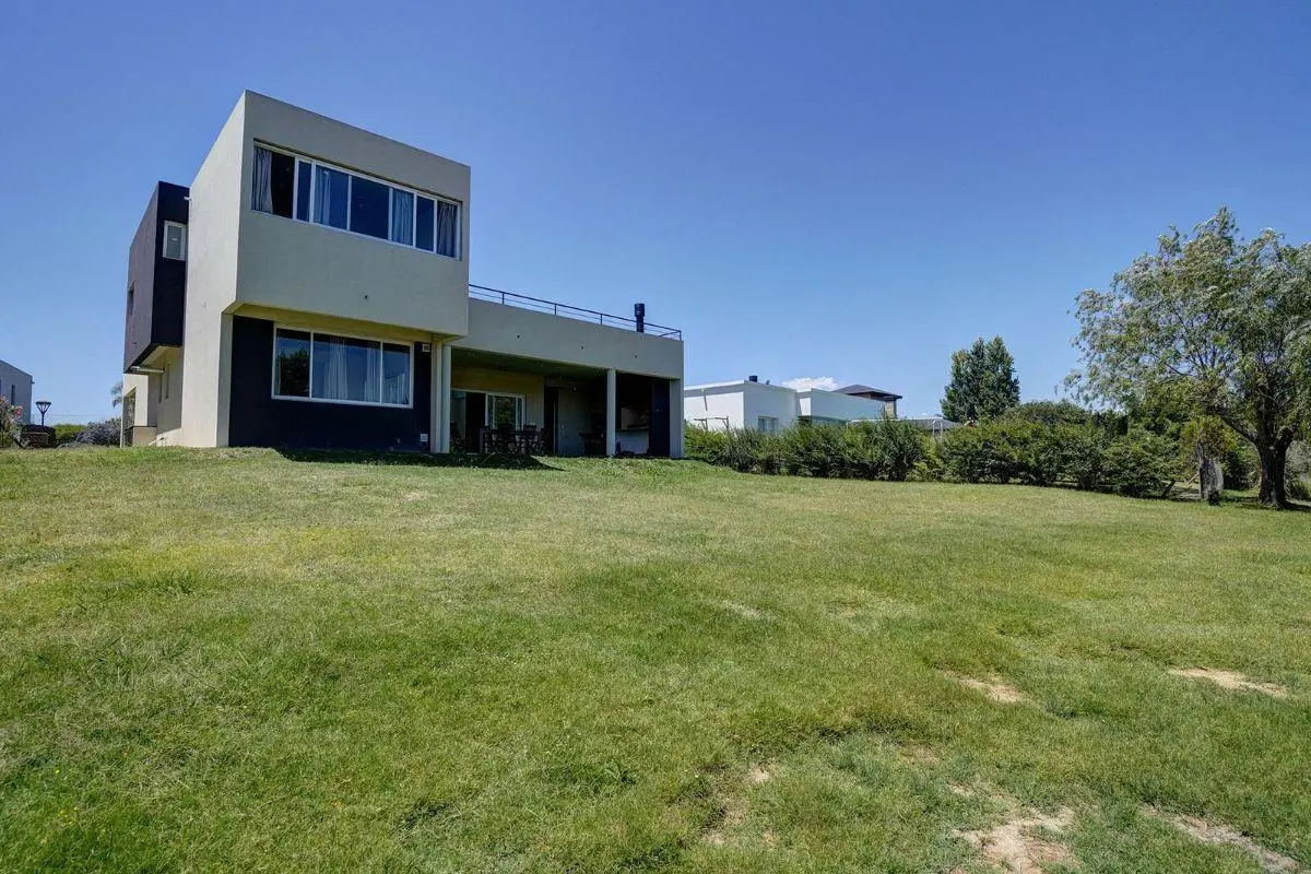 Casa 5 Ambientes. Cantón Puerto. Vista a Espejo de Agua. Calidad Premium venta 4