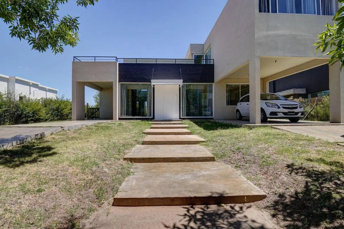 Casa 5 Ambientes. Cantón Puerto. Vista a Espejo de Agua. Calidad Premium venta 3