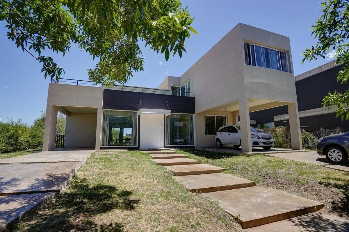 Casa 5 Ambientes. Cantón Puerto. Vista a Espejo de Agua. Calidad Premium venta 2