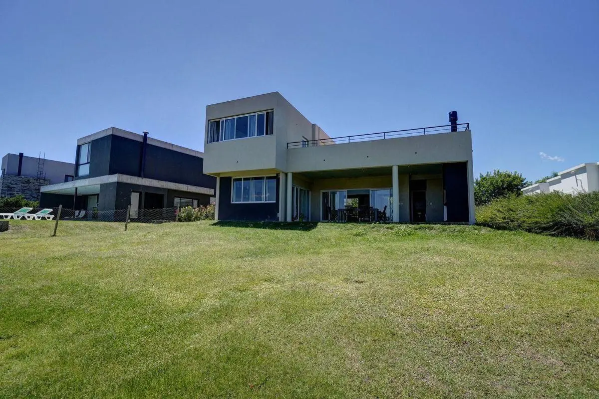 Casa 5 Ambientes. Cantón Puerto. Vista a Espejo de Agua. Calidad Premium venta 5