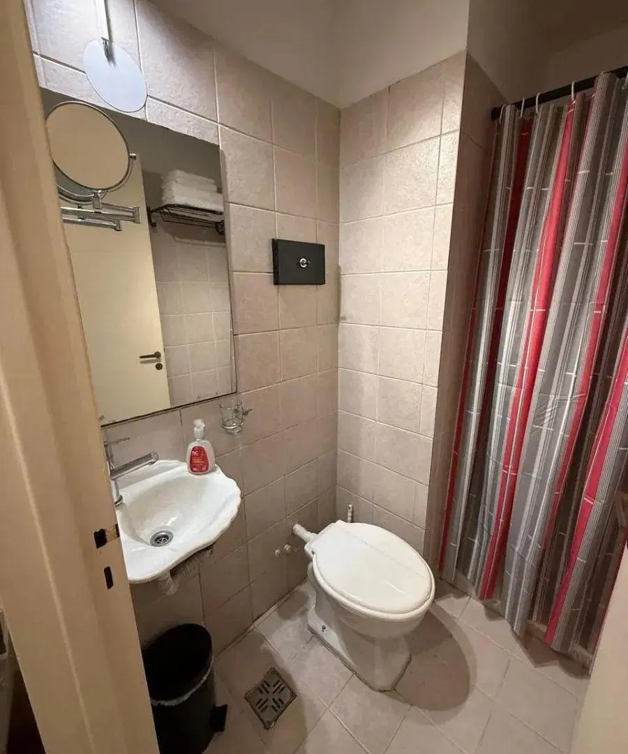 VENDO DEPARTAMENTO MONOAMBIENTE AMOBLADO EN LAS CAÑITAS 4