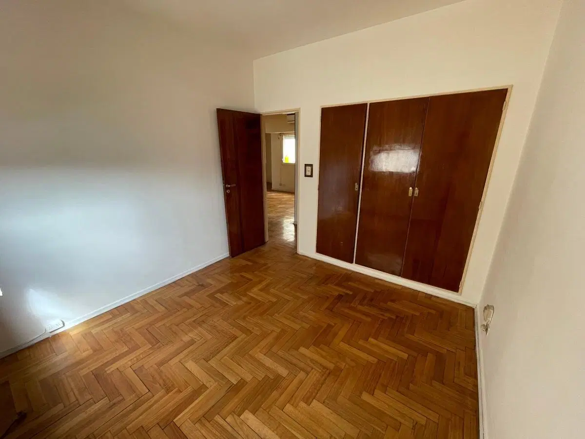 VENDO DEPARTAMENTO 3 AMBIENTES CON COCHERA 4