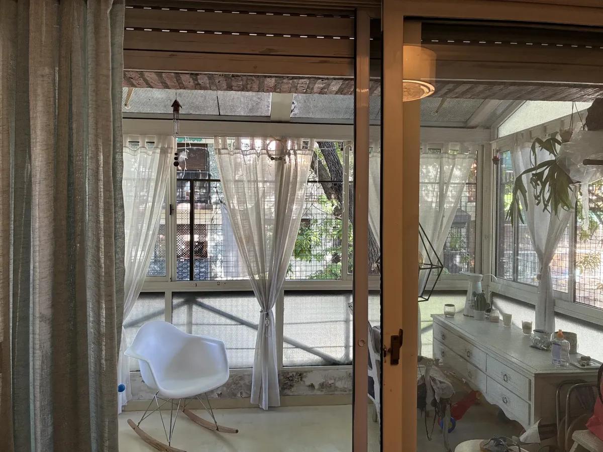 Foto de Vendo Departamento Tipo Casa Renovado con Terraza Propia y Cochera, imagen 3