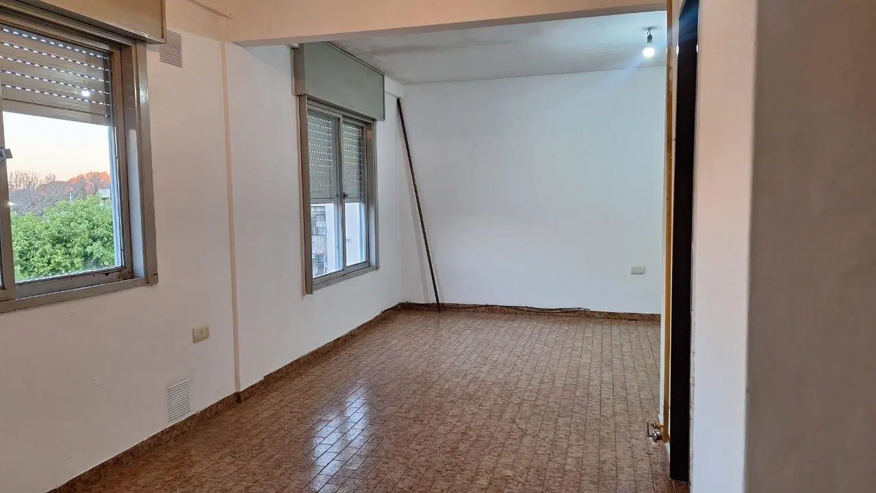 SARMIENTO 2547. UN DORMITORIO. 3ER PISO ESCALERA 3