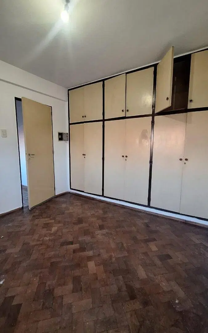 SARMIENTO 2547. UN DORMITORIO. 3ER PISO ESCALERA 2