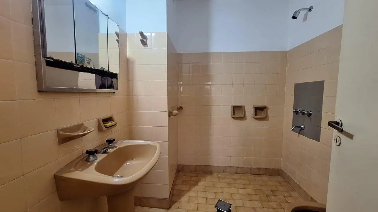 SARMIENTO 2547. UN DORMITORIO. 3ER PISO ESCALERA 5
