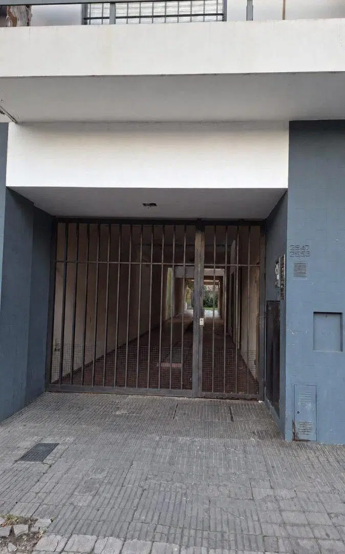 SARMIENTO 2547. UN DORMITORIO. 3ER PISO ESCALERA 8