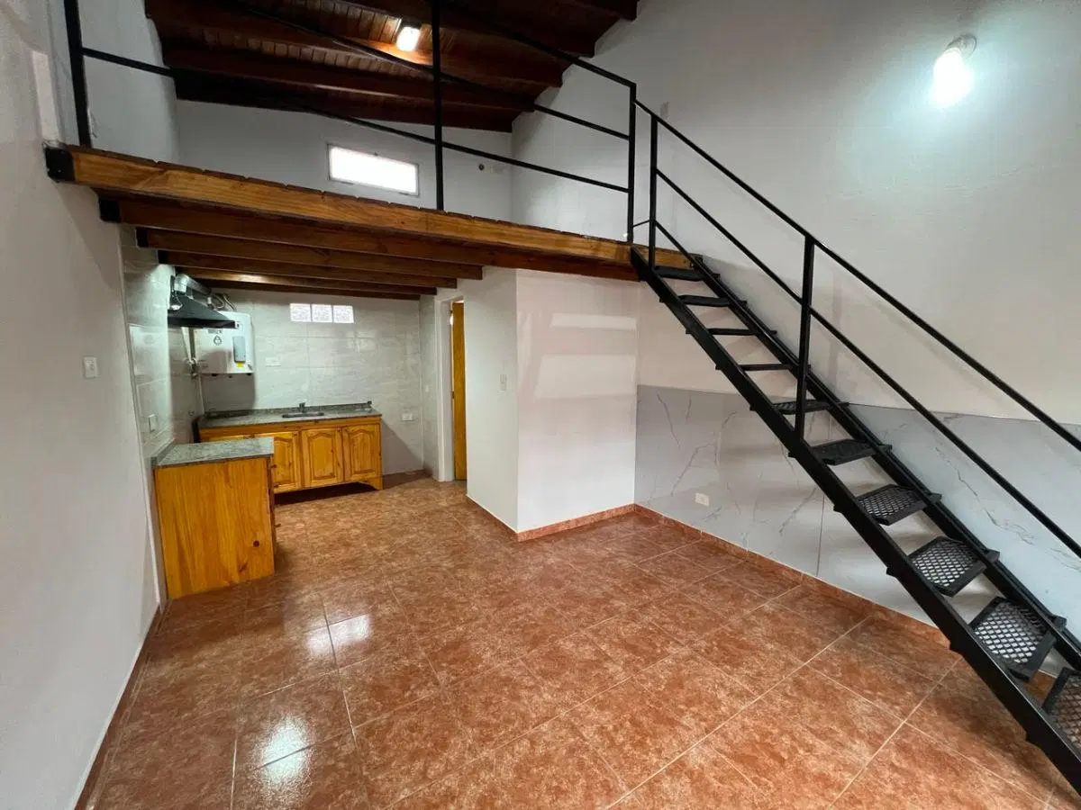 Monoambiente con entrepiso en alquiler Don Torcuato 3