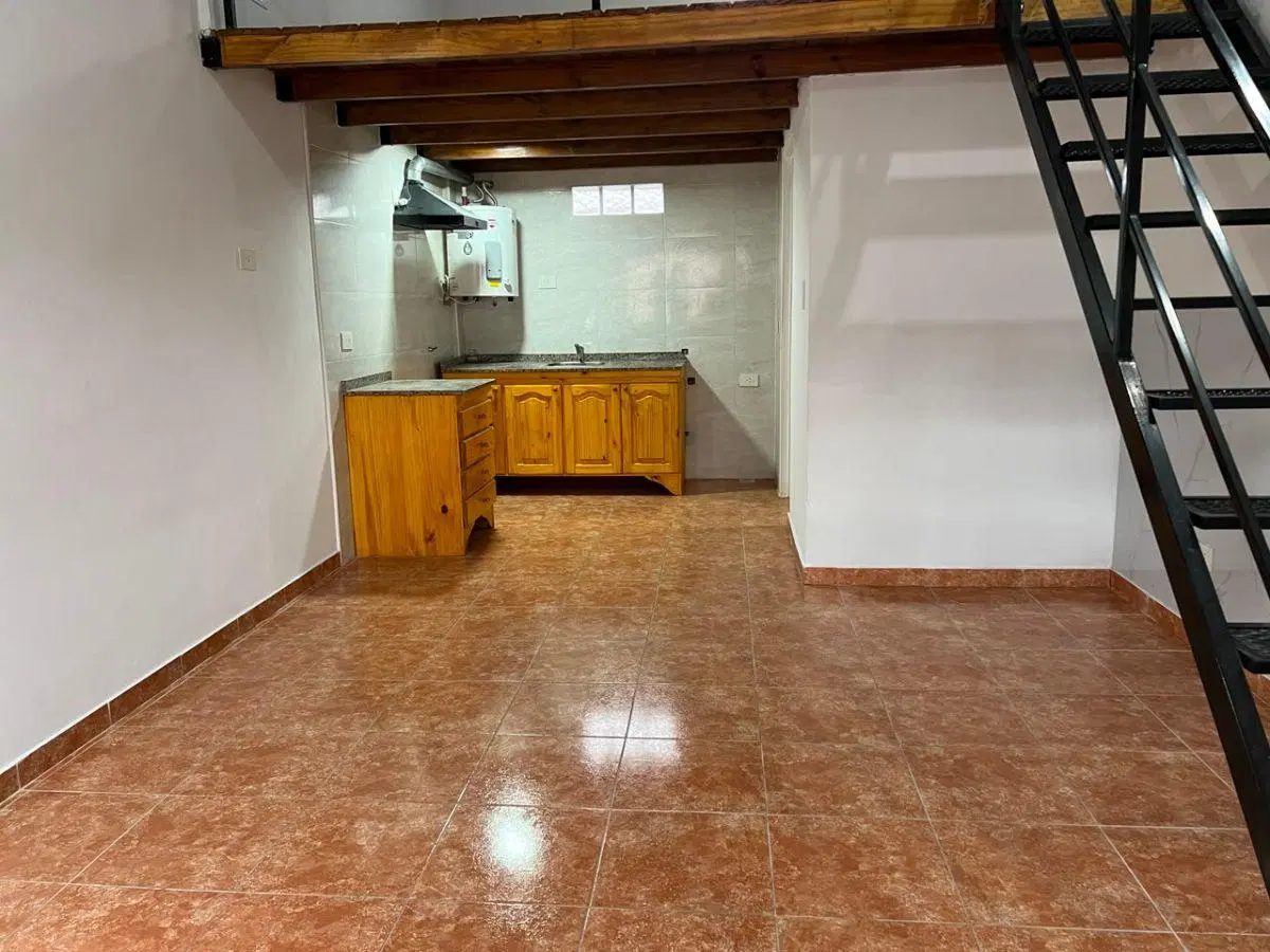 Monoambiente con entrepiso en alquiler Don Torcuato 5
