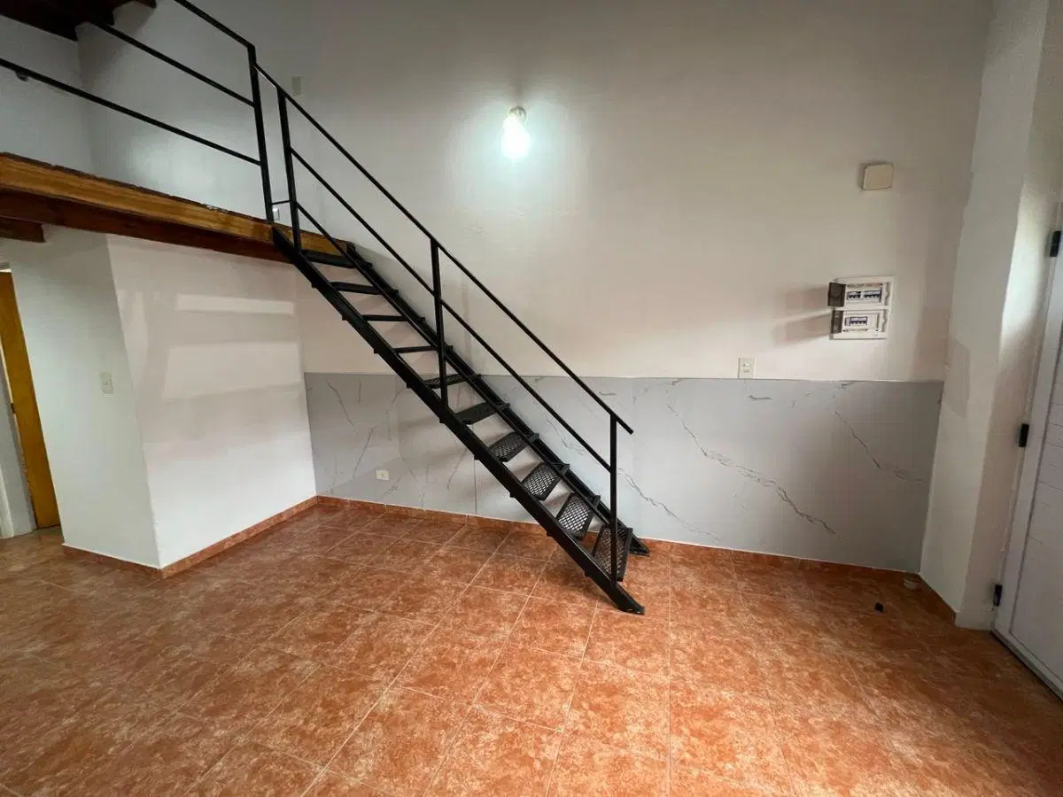 Monoambiente con entrepiso en alquiler Don Torcuato 8