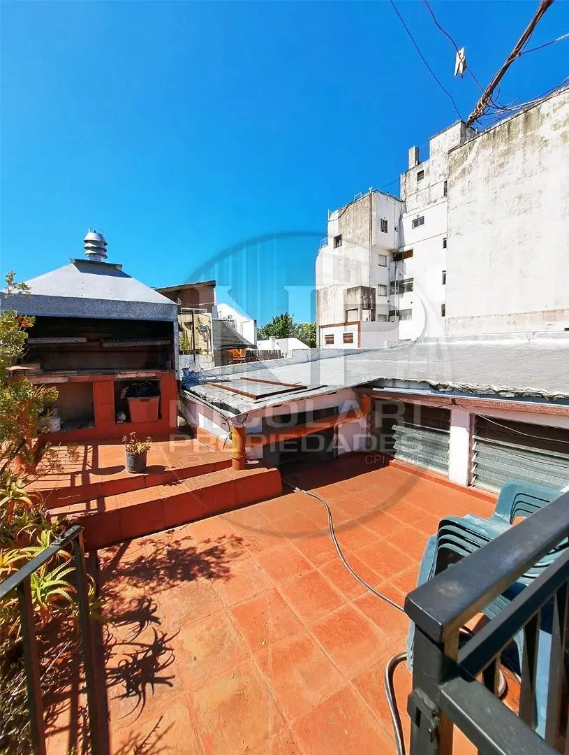 Luminoso PH con terraza propia Pq Chacabuco 4
