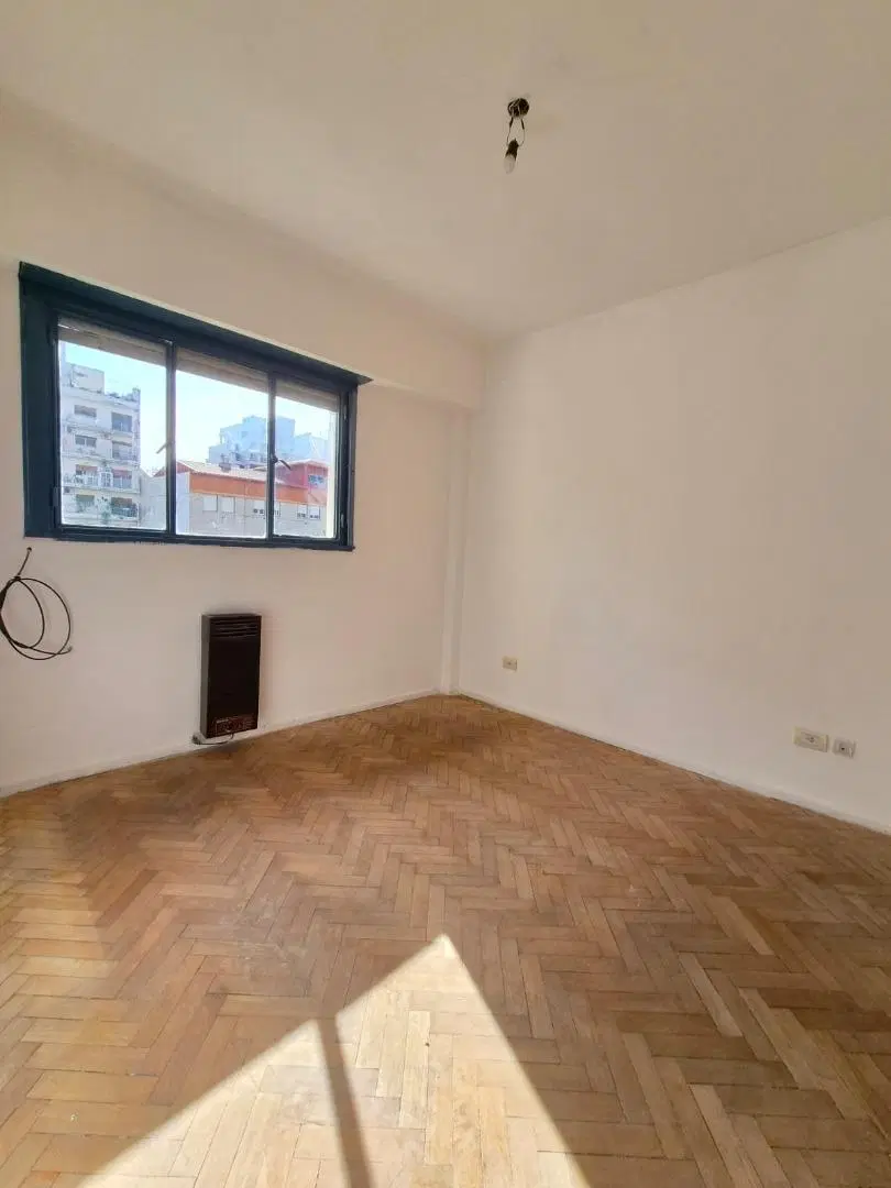 HERMOSO 3 AMBIENTES CON BALCON EN FLORES 4