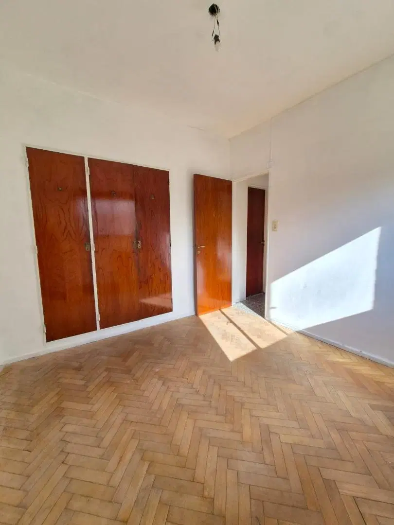 HERMOSO 3 AMBIENTES CON BALCON EN FLORES 2