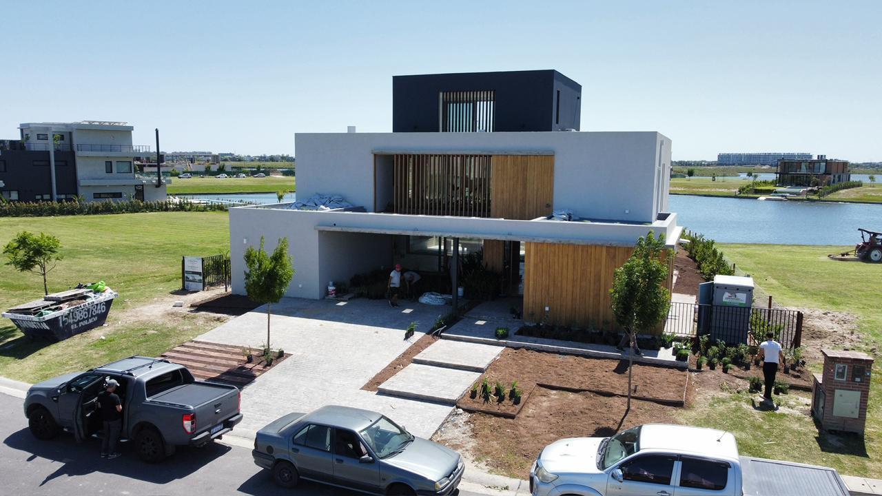 Casa en Los Puentes 5 dormitorios al lago