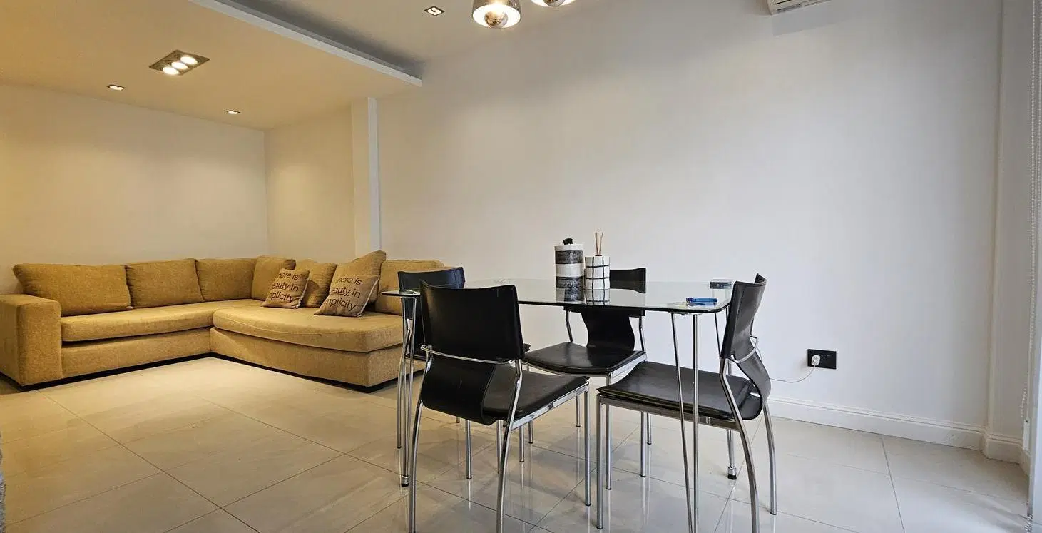 Departamento venta La calabria tres ambientes cochera 4