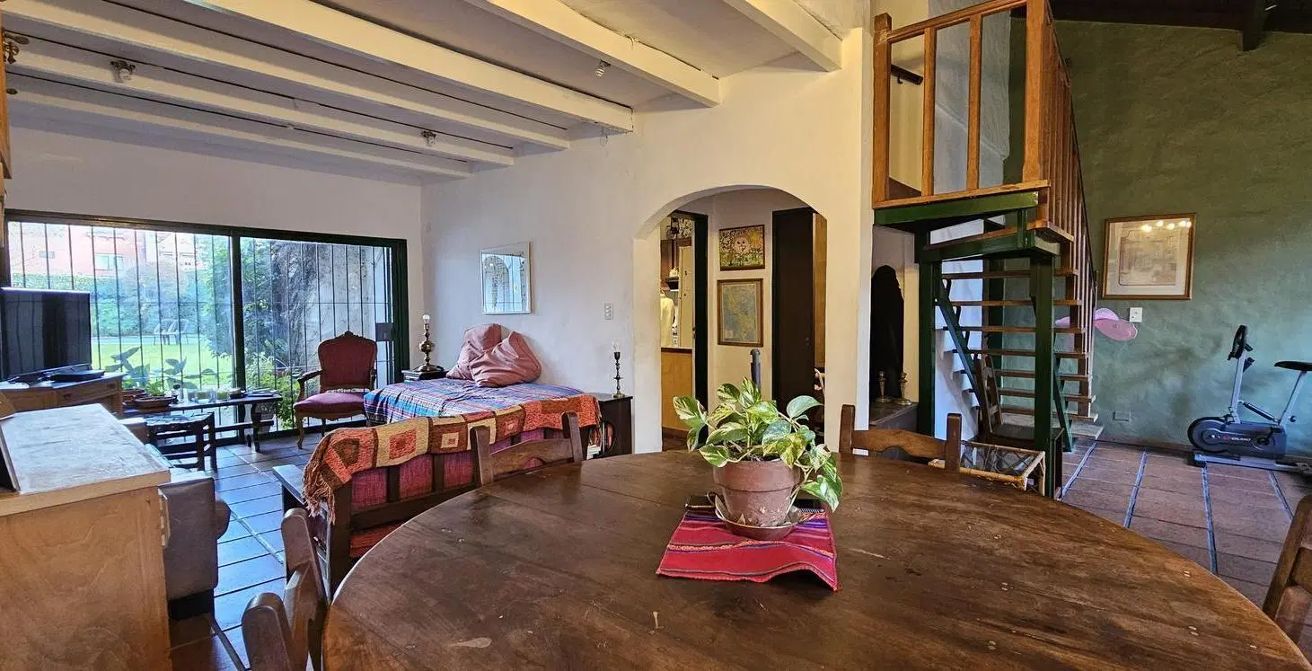 Casa en venta 4/5 dormitorios jardin cochera pileta 4