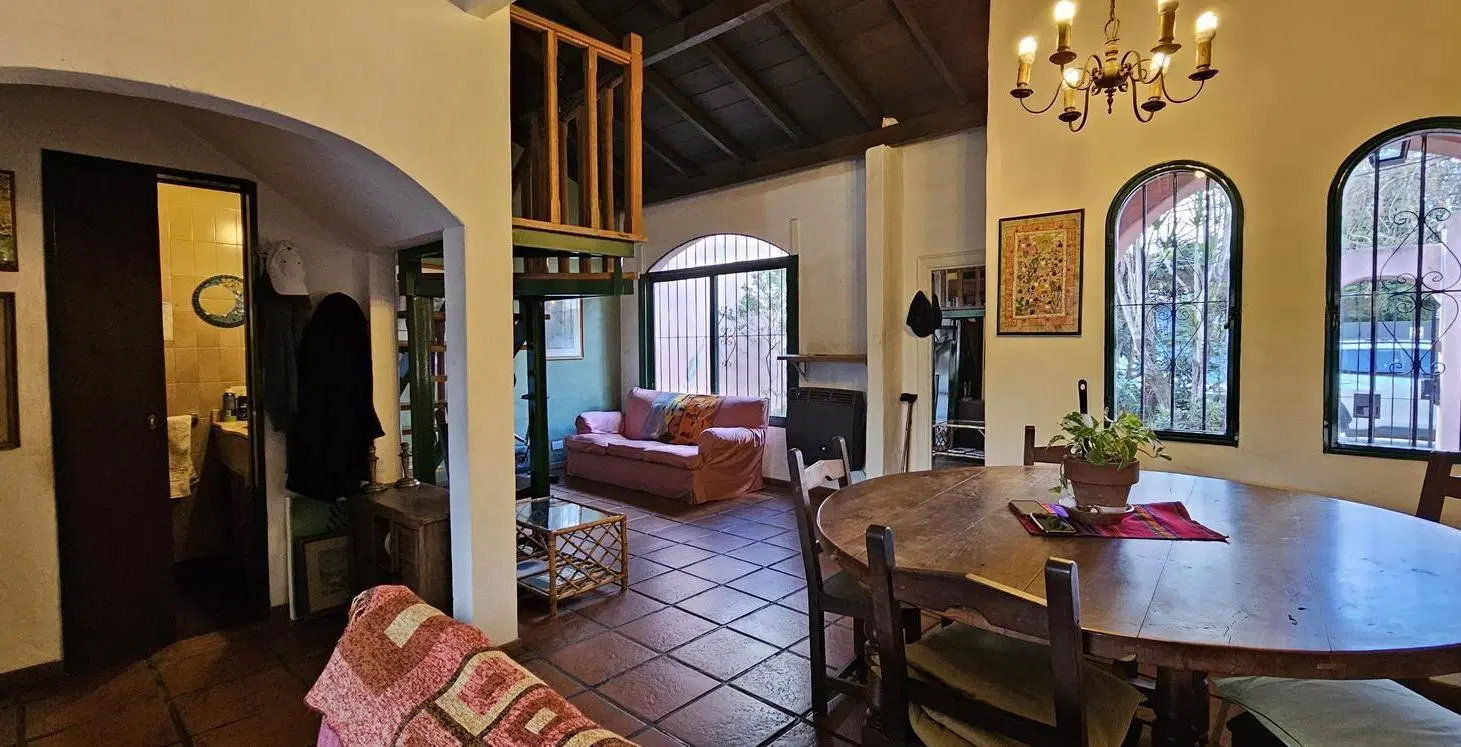 Casa en venta 4/5 dormitorios jardin cochera pileta 5