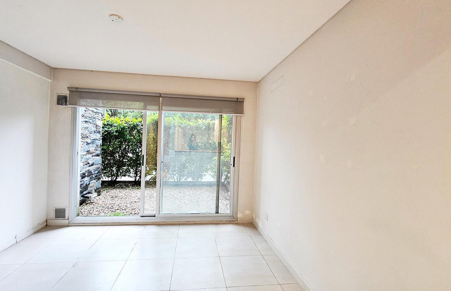 Foto de Alquiler gran monoambiente dividido en dos, jardin parrilla, cochera, imagen 1