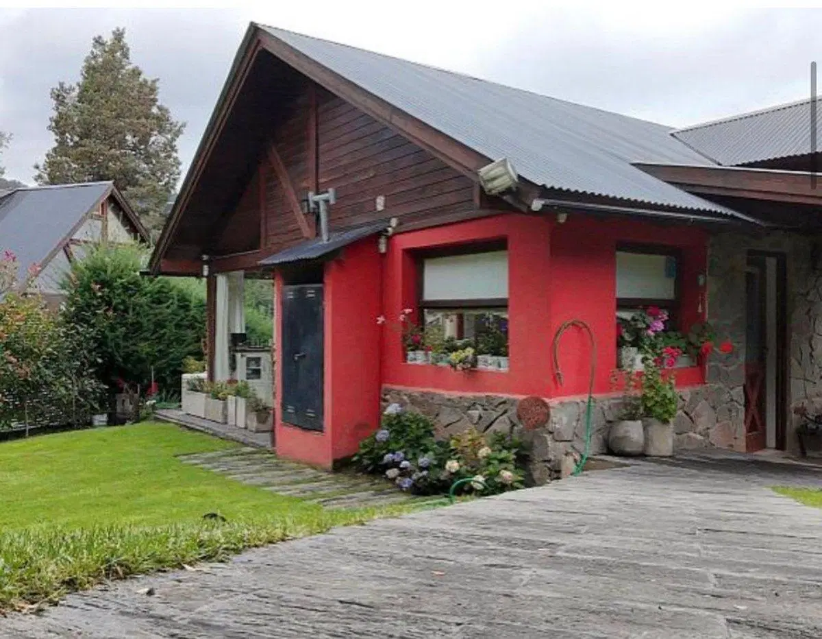 EQUIPO REMAX VENDE CASA CON VISTAS A LA MONTAÑA 3