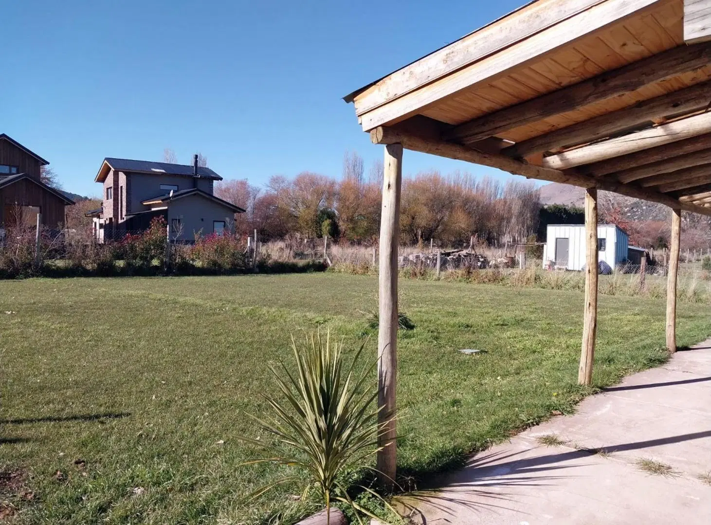 EQUIPO RE/MAX VENDE EXCELENTE CASA 3 DORMITORIOS. 2