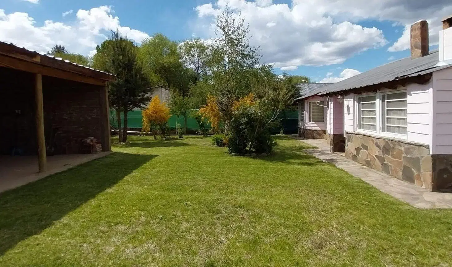 RE/MAX VENDE CASA 3 DORMITORIOS 2BAÑOS,QUINCHO. 2