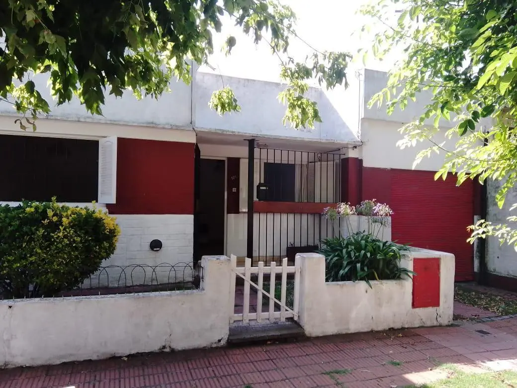 Casa 3 ambientes Apto Crédito con Cochera y Parque 1