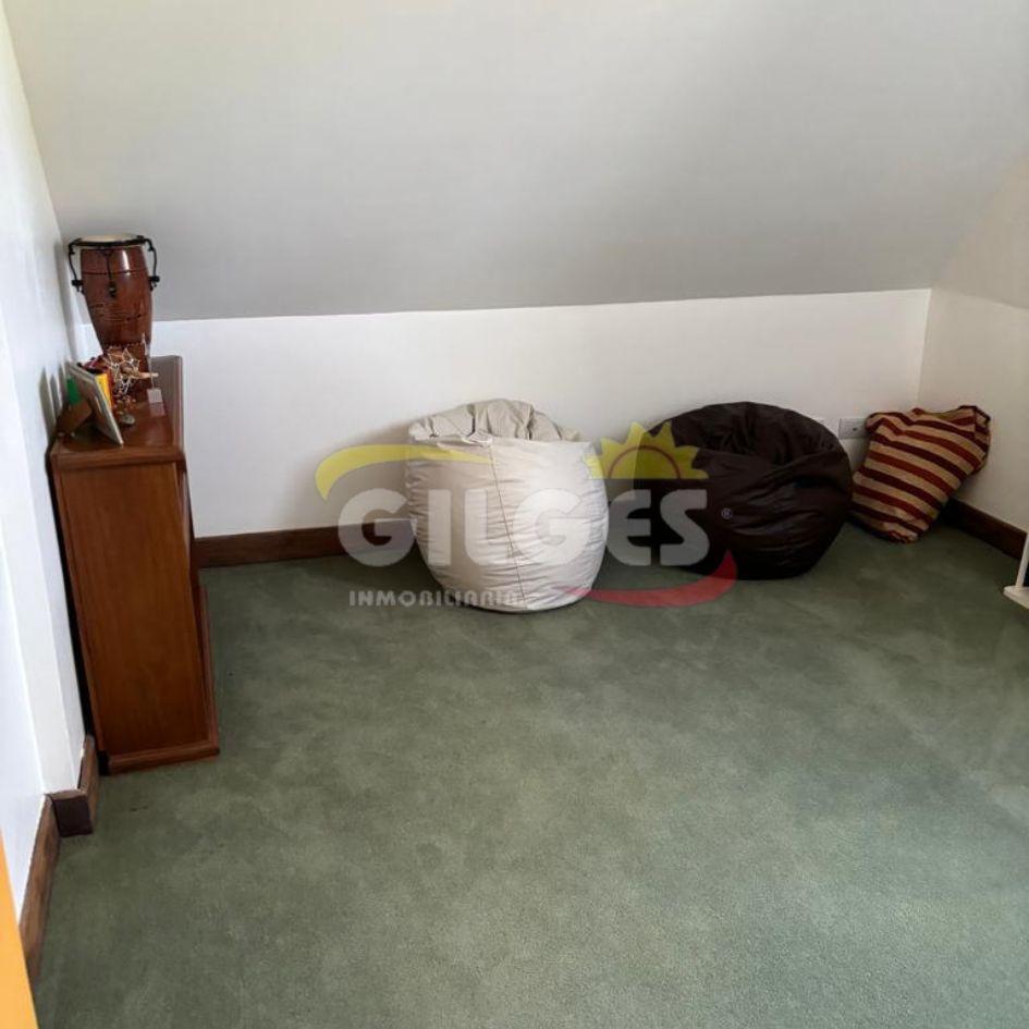 Venta de Casa 10 Amb. en Olivos de Categoría con Pileta 2
