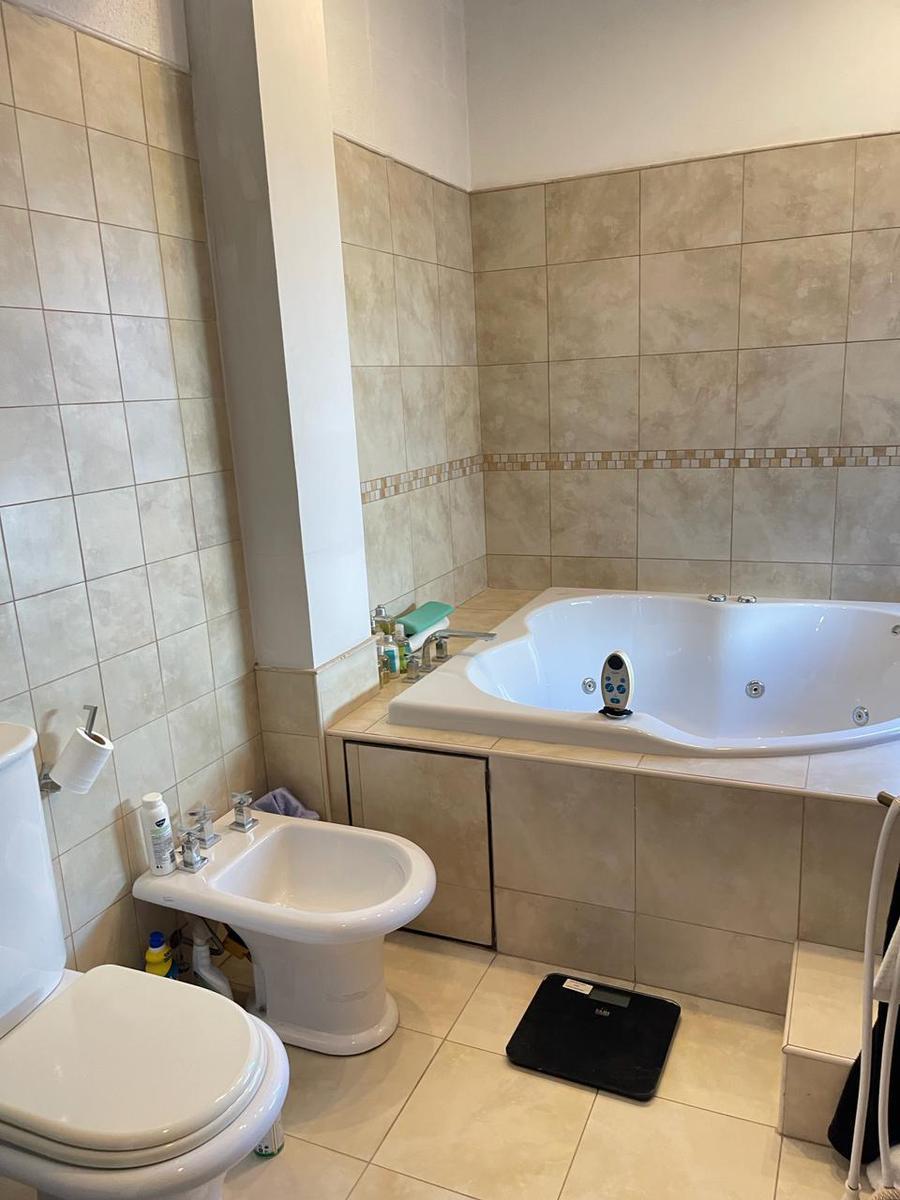 Venta Chalet 9 Amb. S/lote 20x45 Ramos Mejía con Piscina 4