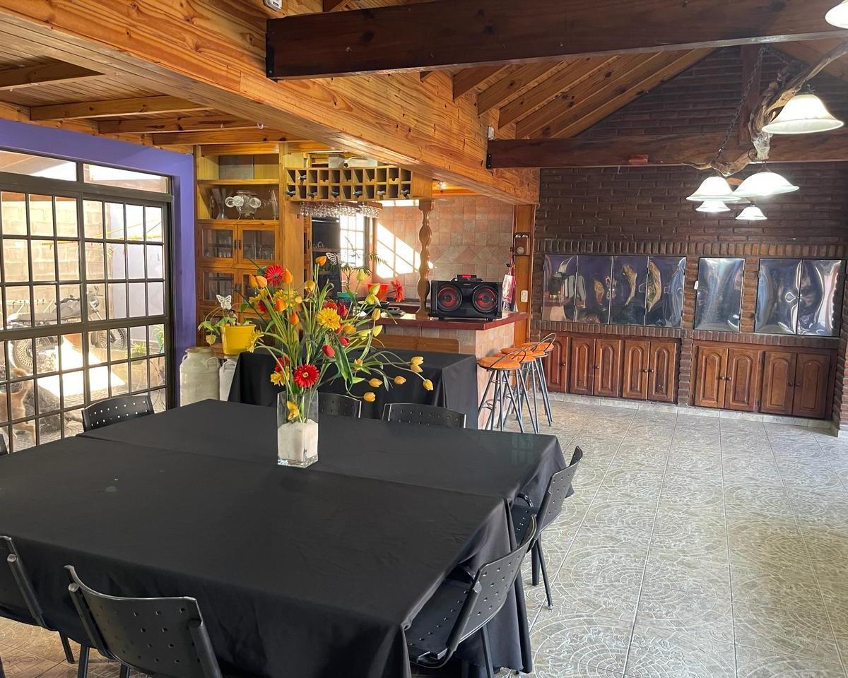 Venta Chalet 9 Amb. S/lote 20x45 Ramos Mejía con Piscina 3