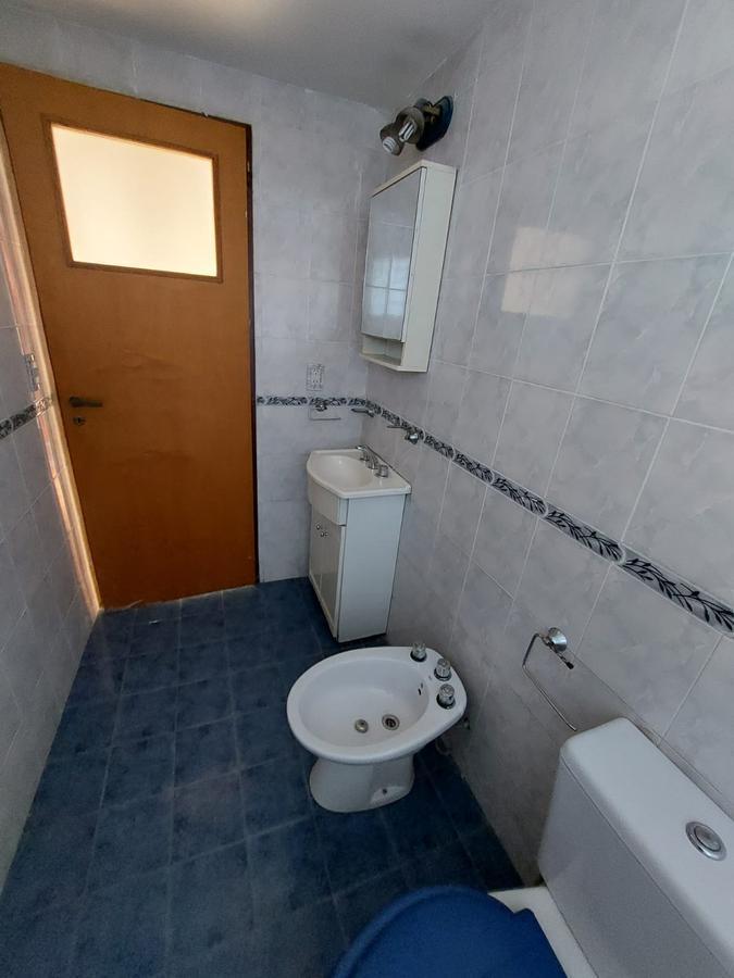 Venta de Propiedad en 2 Plantas S/lote 8.66x37 m² en Saenz Peña - con Patio y Cochera 4