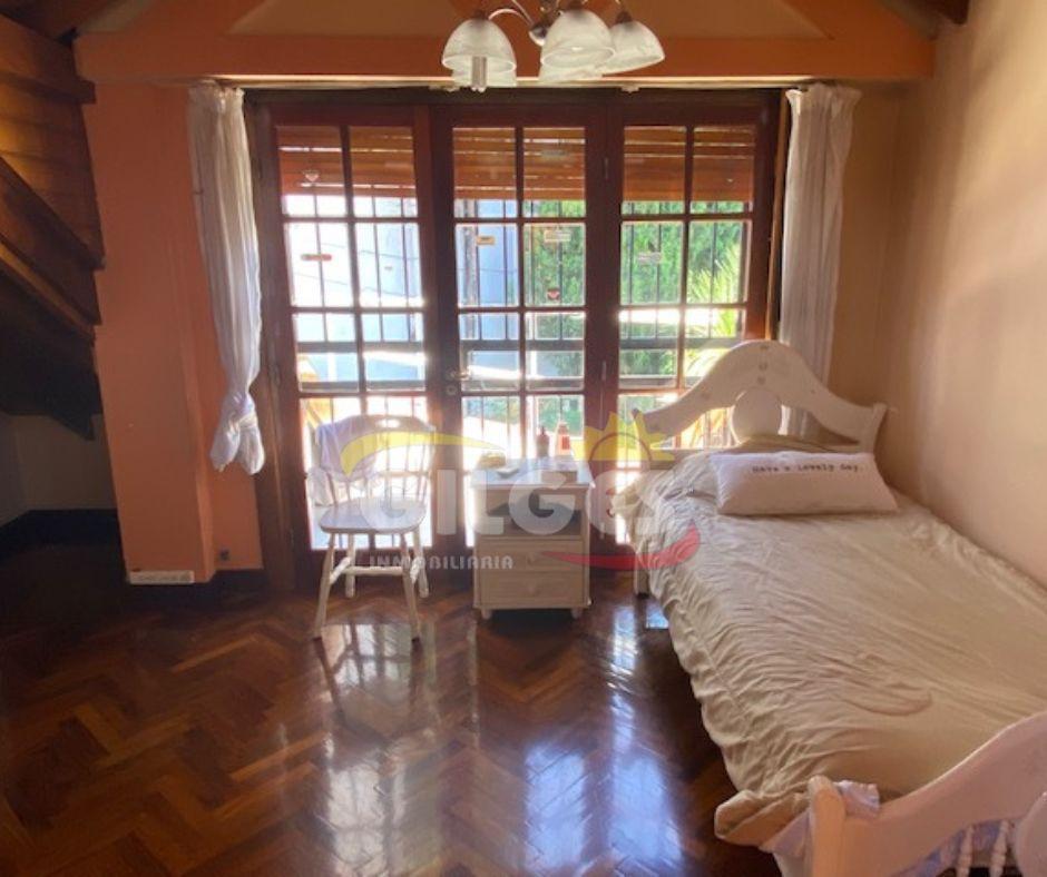 Venta de Chalet 4 Amb. en 2 Plantas S/lote 500 m. Villa Lugano - Excelente Estado 2