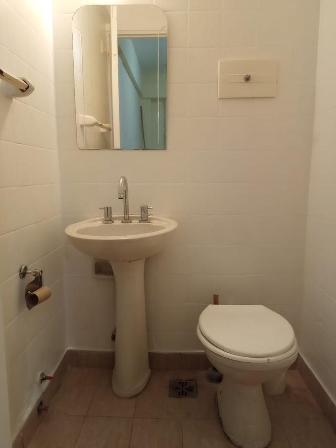 Foto de Venta Departamento 2 Amb. al Fte. en Caballito - Buen Estado C/Balcón, imagen 4