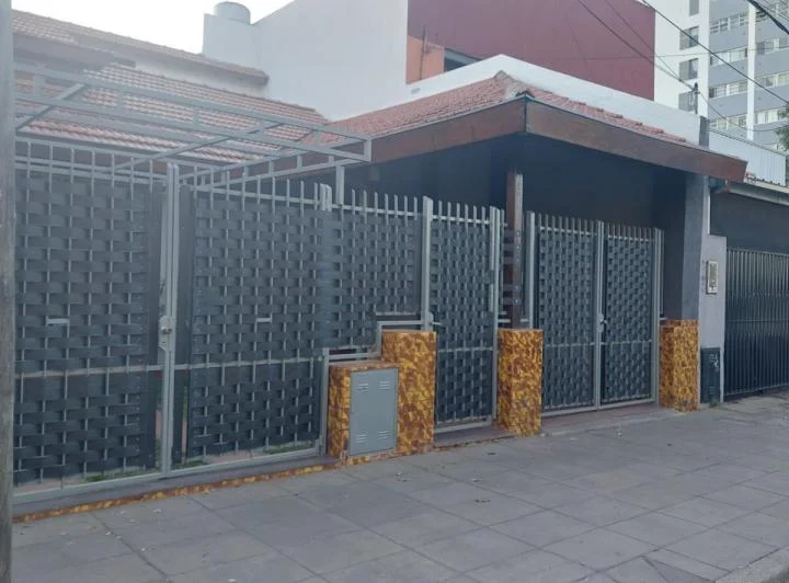 Venta de  Propiedad en 2 plantas S/Lote 8.66x37M²  en  Saenz Peña - con Patio y Cochera 2