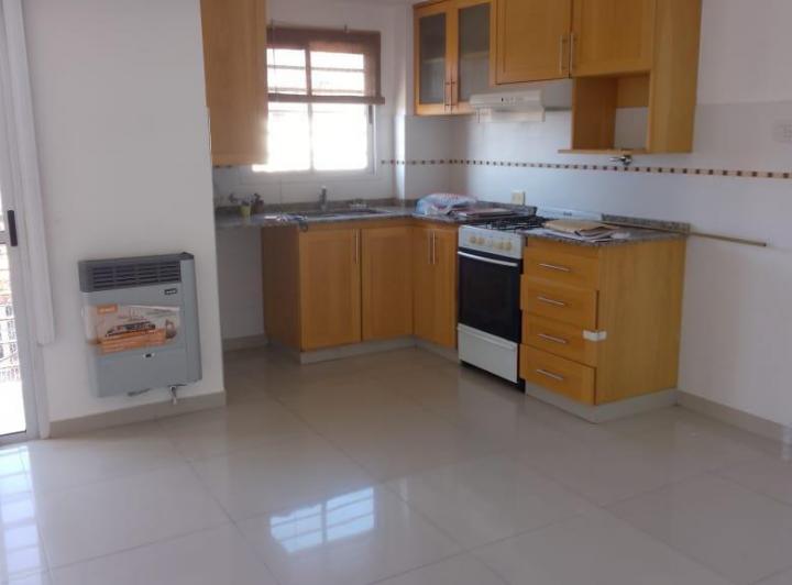 Alquiler de Departamento 3 Ambientes en Ramos Mejia  al Frente con Balcón 2