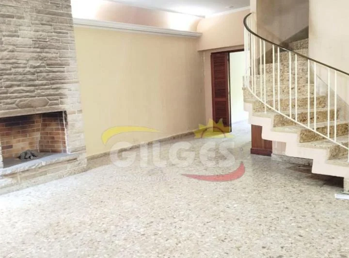 Alquiler de Oficina 5 Ambientes  en Ramos Mejia   en 2 Plantas con cochera Cubierta y patio 3