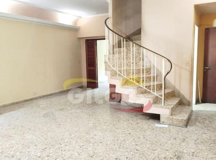 Alquiler de Oficina 5 Ambientes  en Ramos Mejia   en 2 Plantas con cochera Cubierta y patio 5