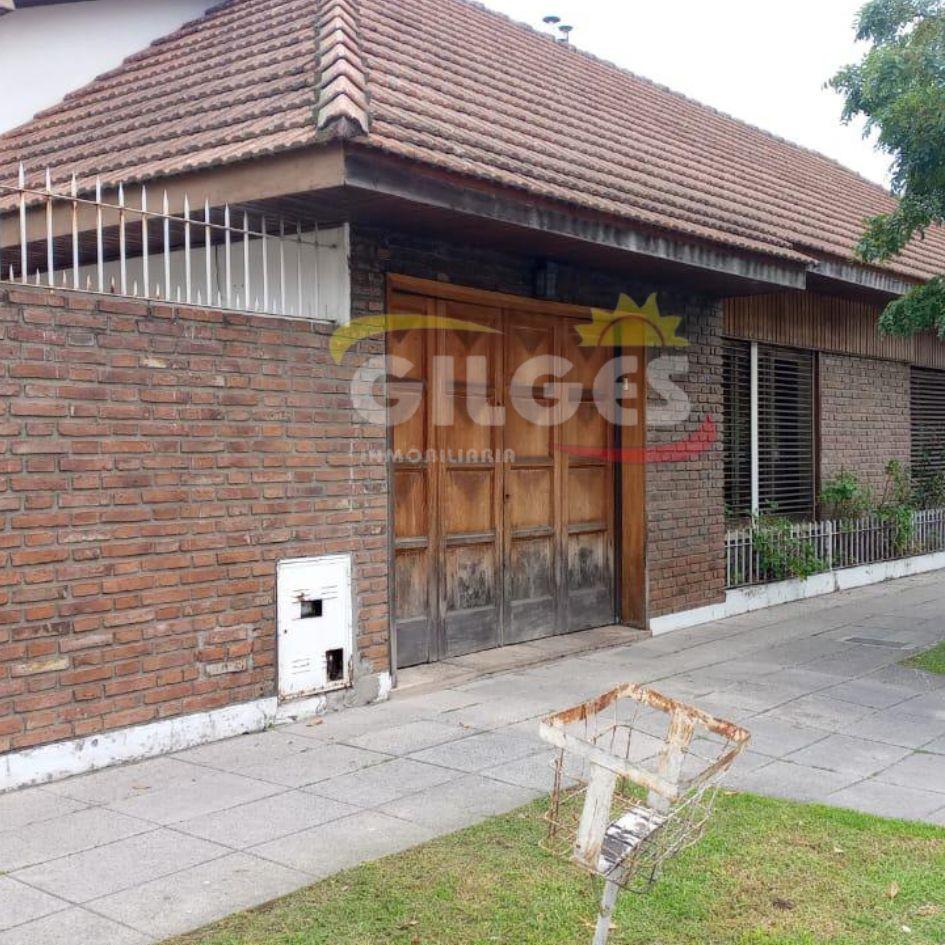 Venta Casa 5 Amb. Sobre Lote 8.66x25 en Haedo con Garage