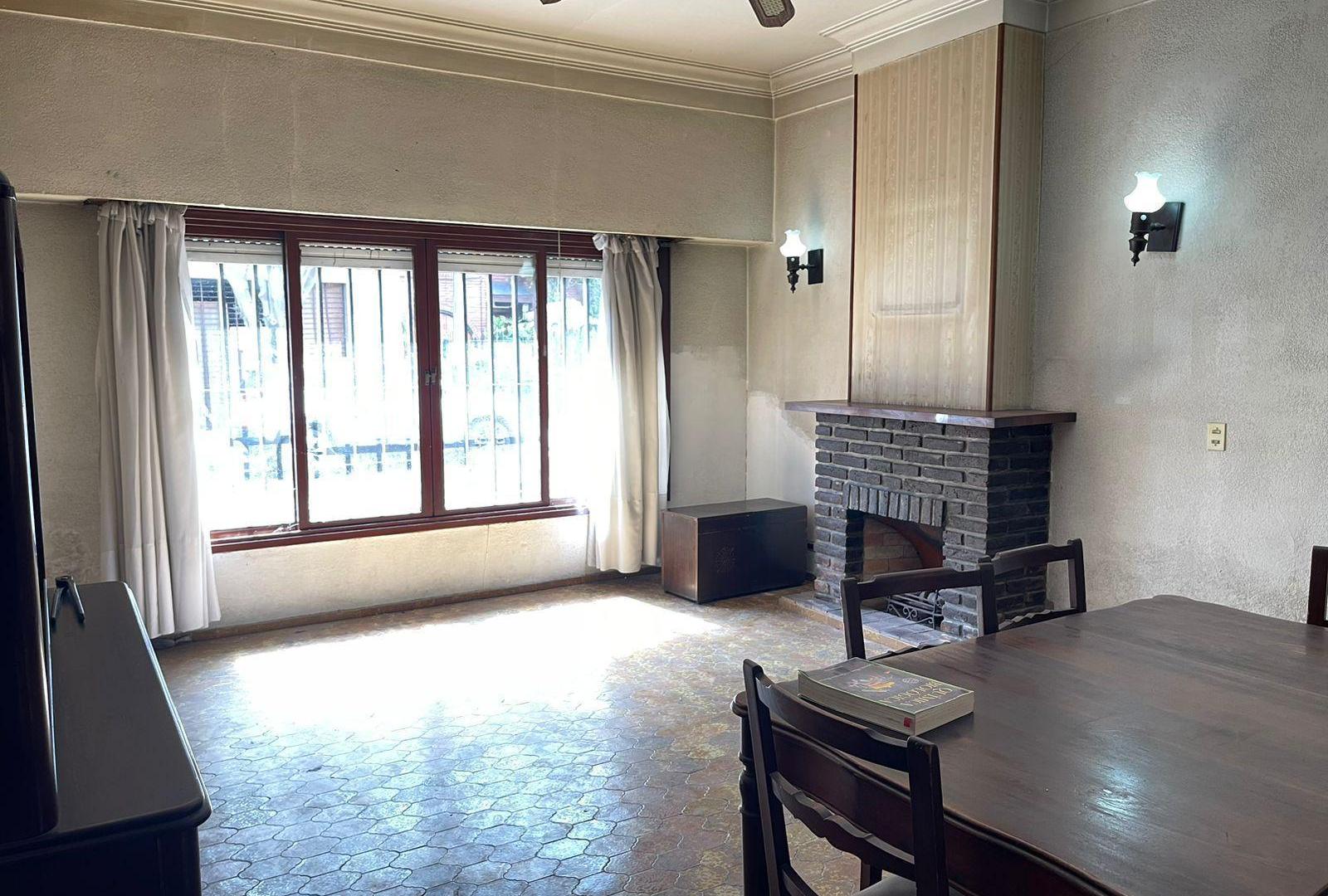 VENTA CASA 4 AMB EN 2 PLANTAS EN CIUDADELA AL FTE C/ BALCON Y COCHERA