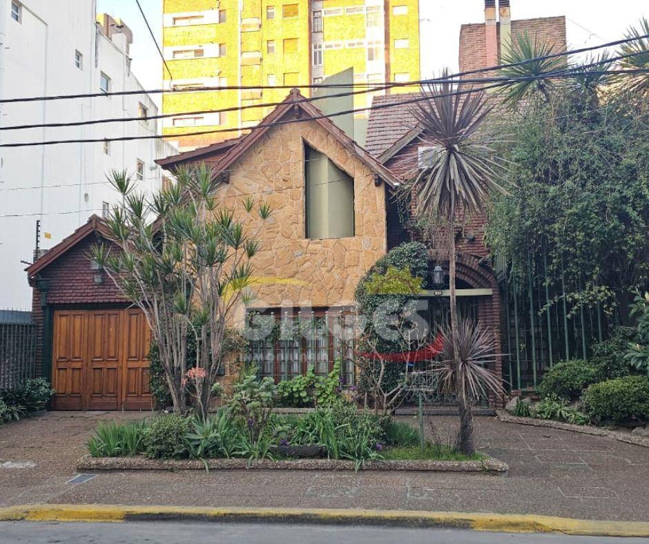 Venta CHalet 7 Amb. Ramos Mejía Céntrico Parque y Piscina Departamento 2 Ambientes