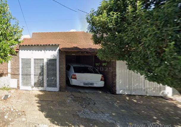 Venta de Casa 4 amb en venta en Lomas del Mirador Con Garage cubierto, Fondo Libre con quincho