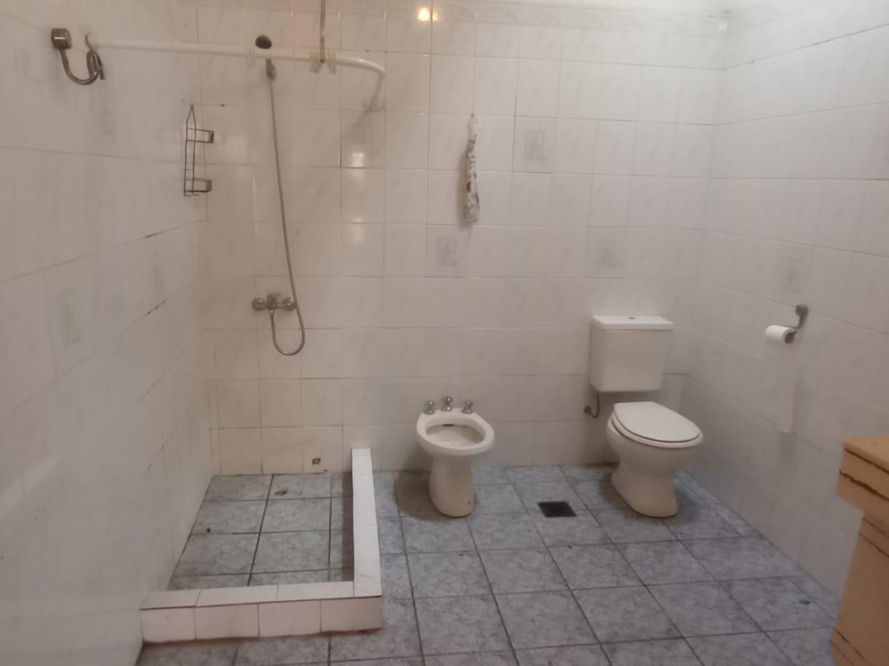 VENTA Casa 3 Ambientes .Lote 8.66 x 43.30M² en Caseros con Patio