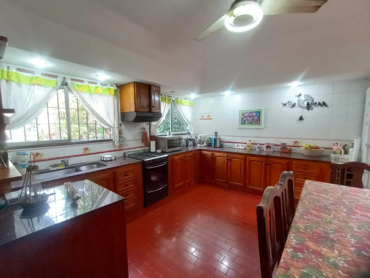 Foto de Venta Casa 7 Amb. S/Lote 10x35M² en Villa Luzuriaga Muy buen Estado con, imagen 5