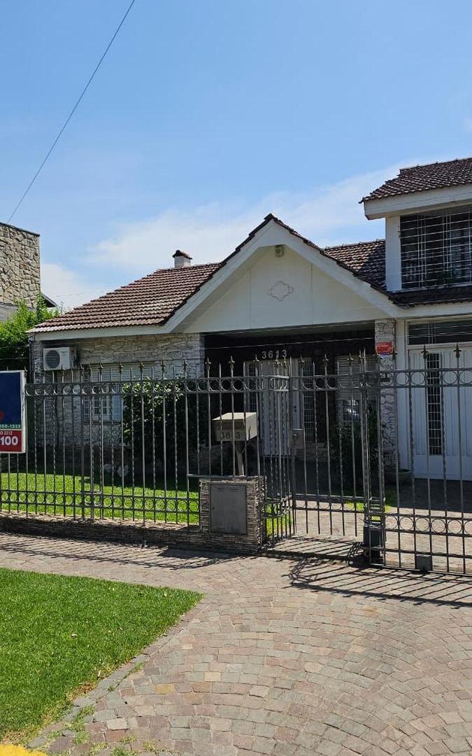 Venta Casa 3 Ambientes en Villa Luzuriaga con Departamento 2 Amb. en Pta. Alta- Excelente Estado