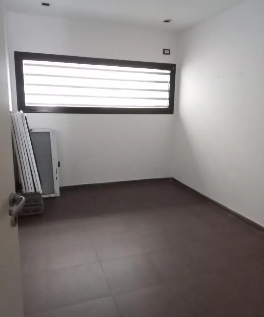 Venta Local con Cochera   en Haedo  A Estrenar 5