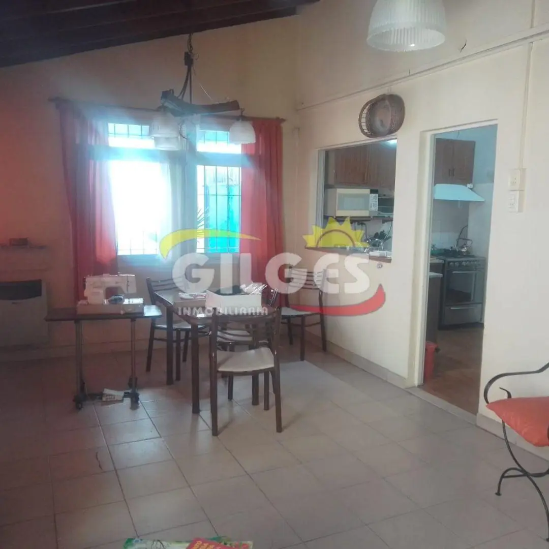 Venta Casa 3 Amb. Villa Luzuriaga  Con pileta y quincho 4