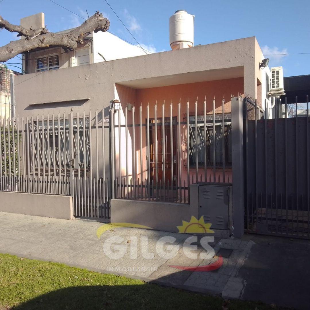 Venta Casa 3 Amb. Villa Luzuriaga Con pileta y quincho