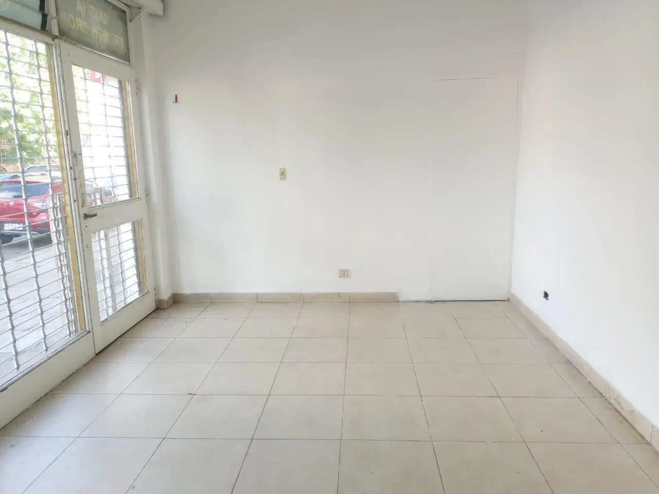 Alquiler de Local 25 M² c/baño en Moron 3