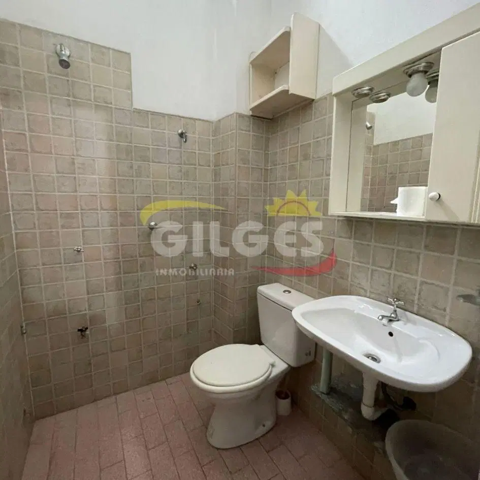 Alquiler Local 32M² en Ramos Mejia Muy buen Estado a ubicado a mts. de Av. de Mayo 4
