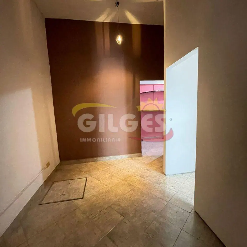 Alquiler Local 32M² en Ramos Mejia Muy buen Estado a ubicado a mts. de Av. de Mayo 5