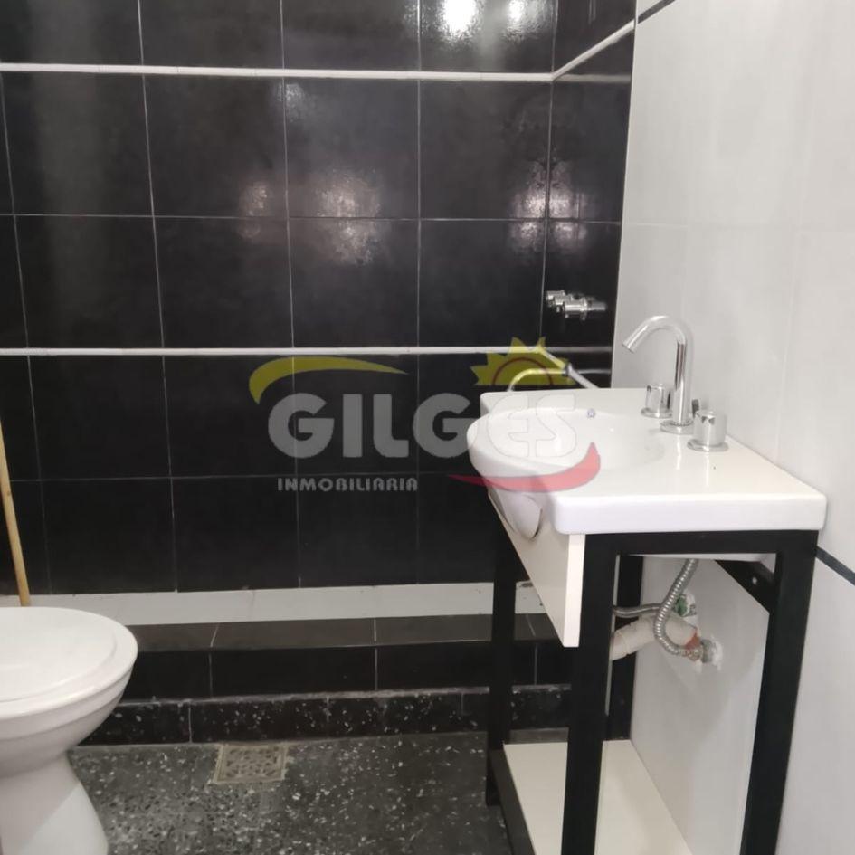 Alquiler Casa 3 Ambientes en Morón Con cochera cubierta y Jardín